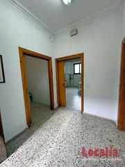 Lloguer Local Comercial  N/a. Localia inmobiliaria te ofrece un local comercial en bajos junto