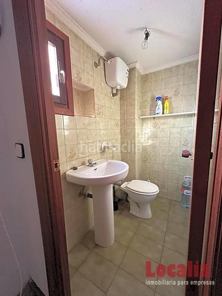 Foto 017724a3-ef38-41b1-b643-778b68cde1e9. Alquiler local comercial amplio local comercial con dos entradas en Torrelavega