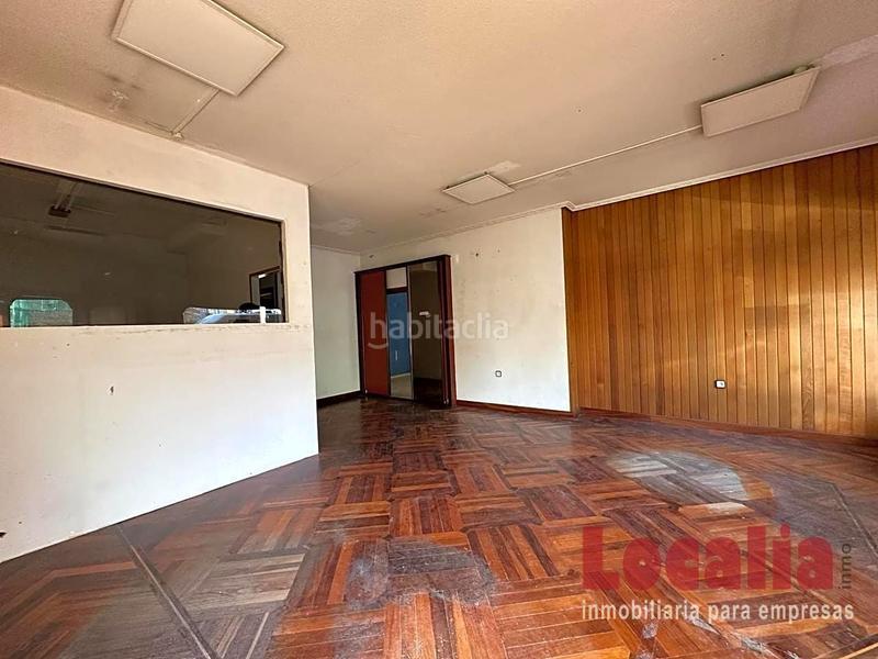 Foto 3b85fbd1-b09b-4a29-ab21-3df1baa28aca. Alquiler local comercial amplio local comercial con dos entradas en Torrelavega