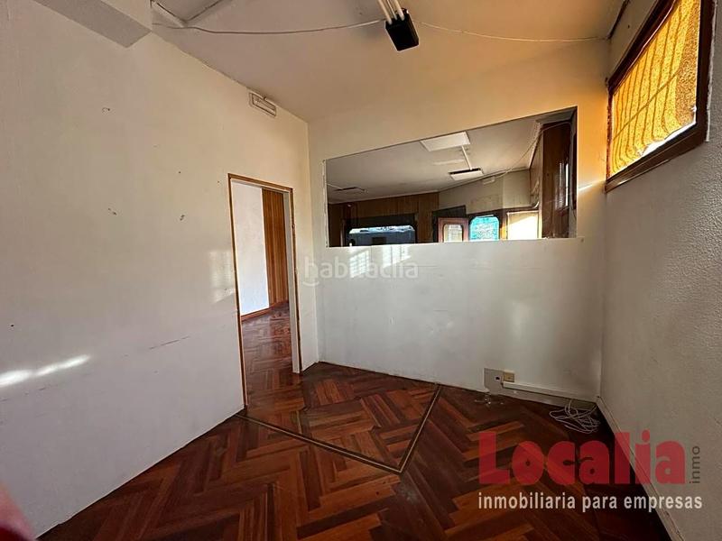 Foto bfbb0186-5218-4f3a-b8a8-28704f2b4ce9. Alquiler local comercial amplio local comercial con dos entradas en Torrelavega