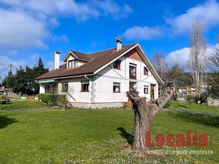 Casa  N/a. Hermoso chalet con terreno en arnuero, cantabria