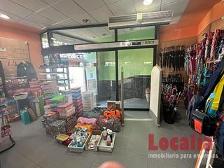 Local commercial  N/a. Espacioso local en céntrica calle de reinosa, cantabria.