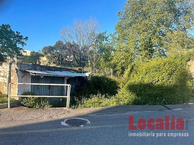 Foto fe6a310e-3187-4043-9755-9c93c5c746e4. Terreno residencial parcela para reconstruir vivienda en torres. en Torrelavega