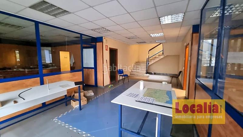 Foto 56ac1862-3833-47da-9ba7-8c444ea1c301. Location bâtiment à usage industriel dans Revilla Camargo