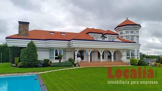 Casa  La concha. Extraordinario chalet con piscina en suances, cantabria