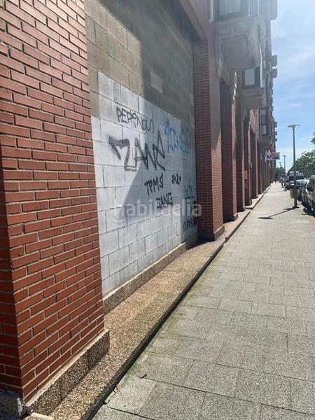 Foto 410adbb3-8aa3-4535-83db-b1e0792caec3. Local comercial a Los Castros Santander