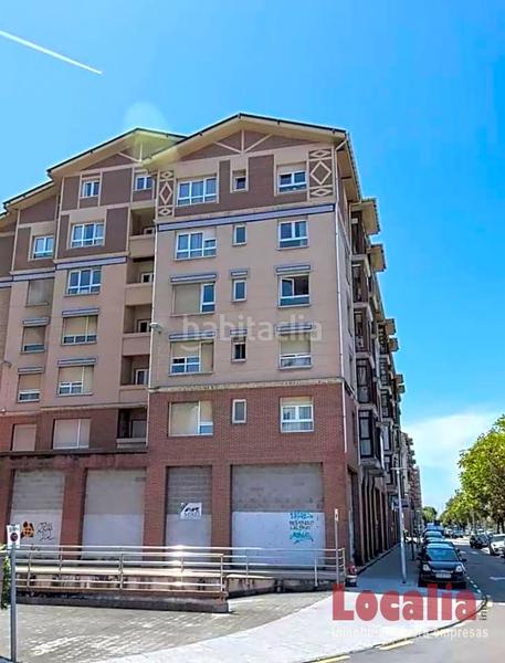 Foto c22aa689-4f9a-44ab-aecc-9d2f8895d4df. Local comercial a Los Castros Santander