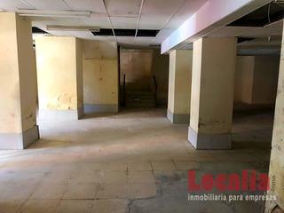 Location Local commercial à Centro. Amplio local comercial en torrelavega, cantabria.