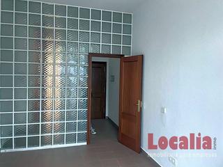 Location Local commercial  Pique y varela. Local para oficinas en torrelavega, cantabria.