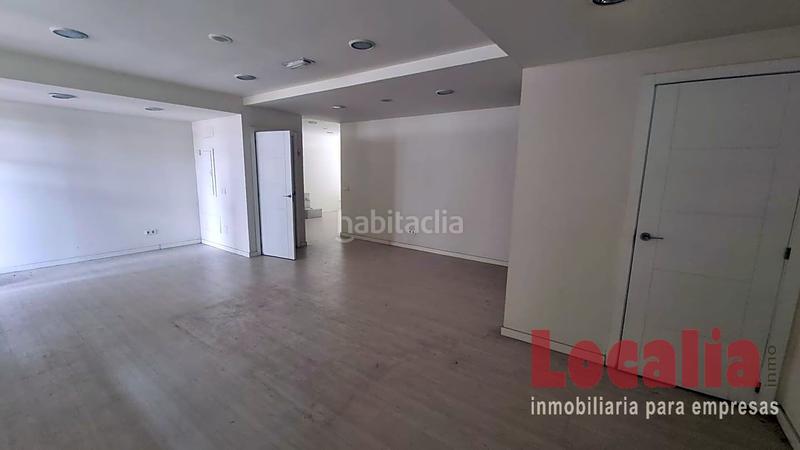 Foto a9b129b0-7a1c-4fb5-b1a2-db2f24f0071b. Local comercial local acondicionado como clínica en mompía, bezana en Santa Cruz de Bezana