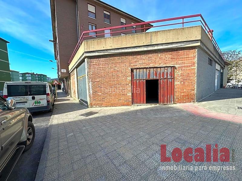 Foto b4671bb4-0d07-4013-b9e1-6a794677a512. Affitto locale commerciale in Covadonga - Campuzano - Ciudad Vergel Torrelavega