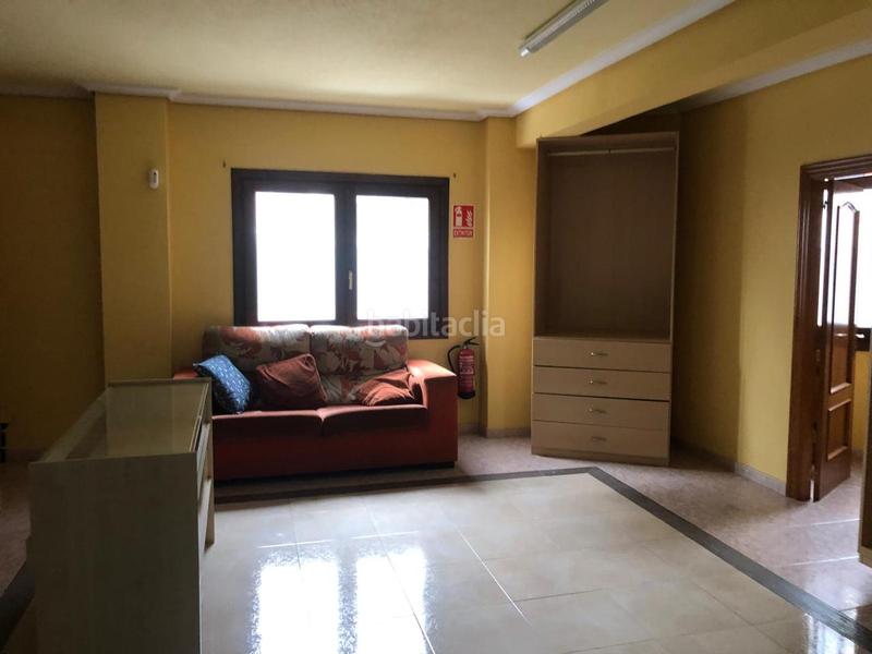 Foto 30de6f3a-877a-4ab8-8d0f-51341e254f7d. Alquiler local comercial local de tres niveles , cantabria. en Torrelavega