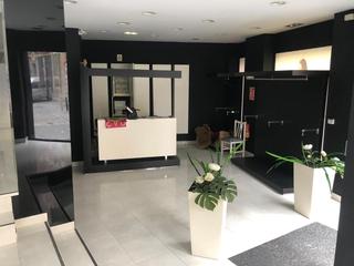 Alquiler Local Comercial  Ceferino calderón. Local de tres niveles en torrelavega, cantabria.