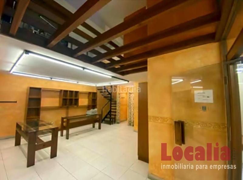 Foto 253c0475-caa5-4762-a980-d6e88fa54f0c. Alquiler local comercial local de dos niveles y 84 metros . en Torrelavega