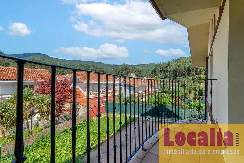 Foto 4f4f9f5f-6fbb-4546-864d-78bf96882e47. Maison avec parking piscine dans Samano Castro - Urdiales