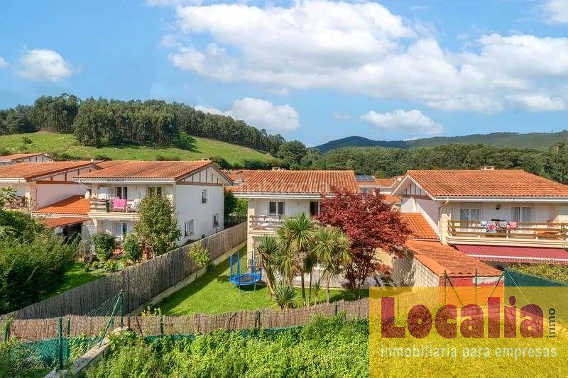 Foto 507f2951-9c45-4ef5-94cf-a42829d4f2b6. Maison avec parking piscine dans Samano Castro - Urdiales