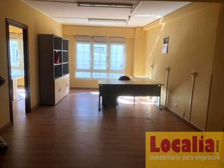 Location Local commercial  Augusto gonzález linares. Local diáfano en alquiler en torrelavega