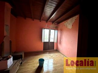 Casa adossada  Barrio la lastra. Chalet con terreno para reformar en orua.