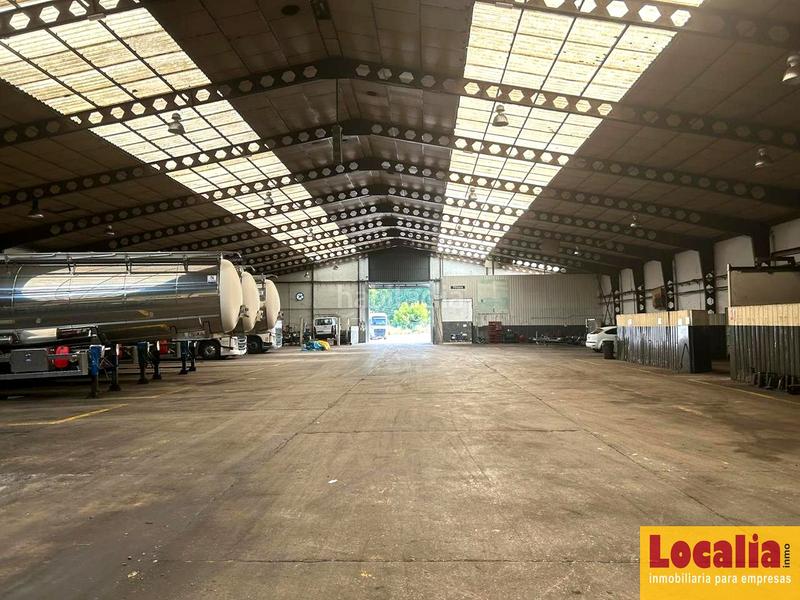 Foto 510e69a4-68d6-427e-a650-05eda47da226. Affitto capannone industriale in Reocín