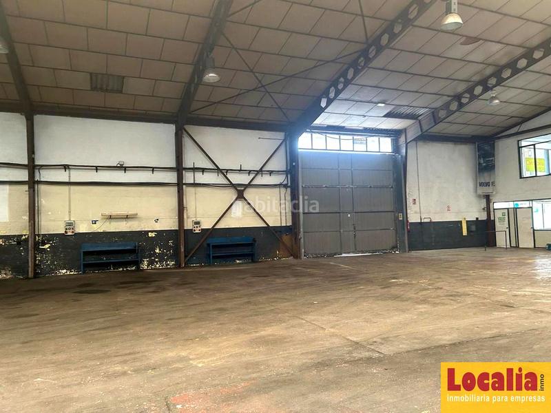 Foto d5d9fe1e-2baf-469f-b1ed-6222447a0d7e. Affitto capannone industriale in Reocín