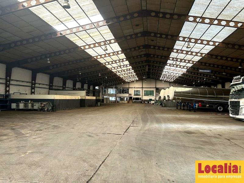 Foto ca2d4636-ce22-429a-bf4b-12f0b9f774f0. Location bâtiment à usage industriel dans Reocín