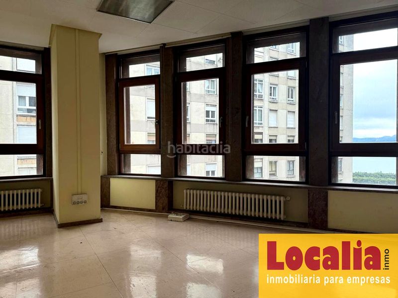 Foto 4f97f799-9323-470d-8e09-55e6dffdd6da. Alquiler local comercial excepcional local para oficinas . en Santander