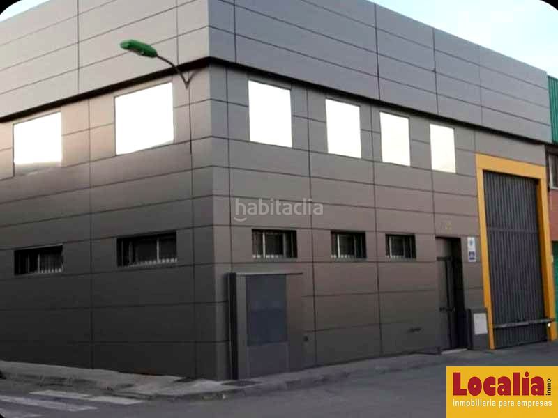 Foto a3289183-5818-4d3b-8c4f-d52745d84610. Alquiler nave industrial extensa nave industrial con parking . en Santander