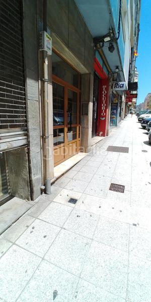 Foto cb95878d-42d4-4222-b7b5-527e18e1b2a6. Local comercial a Centro - Ayuntamiento Santander