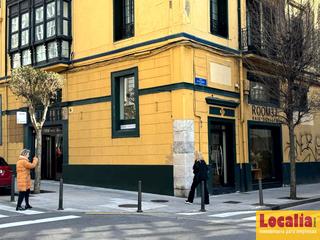 Location Local commercial à Puerto Chico. Estupendo y céntrico local comercial en santander