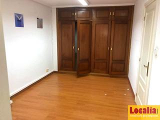 Oficina a Centro. Céntrico local para reconvertir en torrelavega.