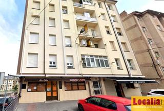 Local commercial à De la madre soledad 28. Atractivo y amplio local comercial en santander.