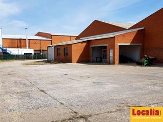 Bâtiment à usage industriel  Sevilla. Extensa nave con campa de 8 mil metros, palencia.