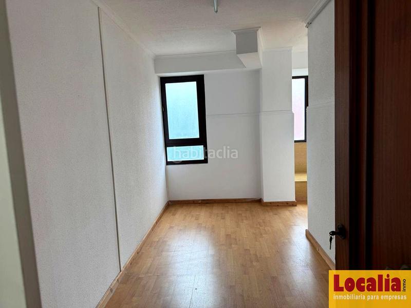 Foto c040cbf6-8044-4986-bf60-7cf1b9fbcdf7. Alquiler local comercial atractivo y a buen precio local en Santander