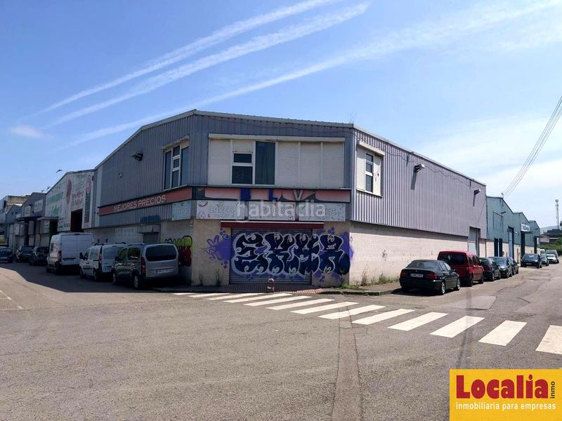 Foto b9e3a2a1-b823-45e4-ae3a-d4e8af149ed7. Fabrikhalle in Cartes