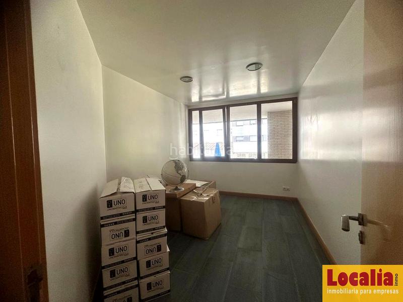 Foto bbb9f9ef-3a48-43f4-b67f-bac800011759. Ufficio in Cuatro Caminos Santander