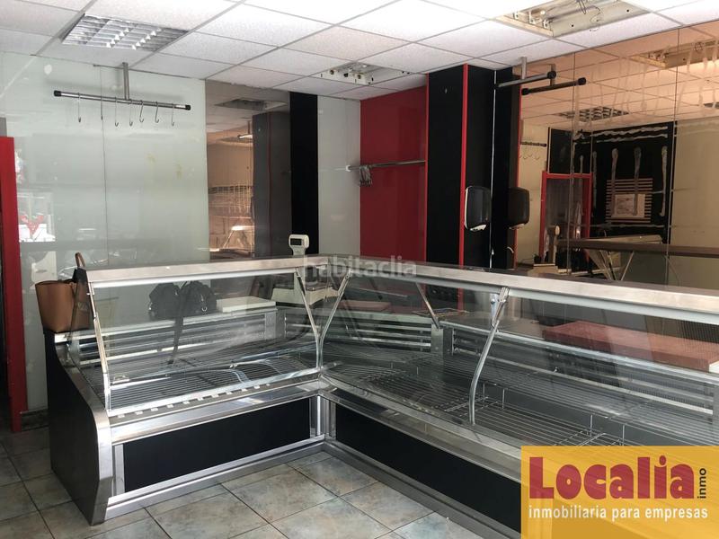 Foto 2b5ddb9f-9a0f-4afd-a0fe-9ff76b341d9c. Alquiler local comercial carnicería equipada en alquiler en Torrelavega