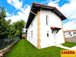 House  Argomilla diseminado. Chalet pareado con jardín en argomilla de cayón