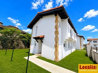 House  Argomilla diseminado. Chalet pareado con jardín en argomilla de cayón