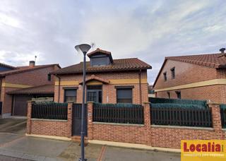 Casa adossada  De santa victoria. Chalet adosado en valladolid