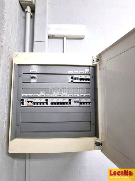Foto 7f8e5fc3-c5b7-41a0-af49-c3bcd50daef2. Alquiler local comercial amplio y céntrico local en Santander