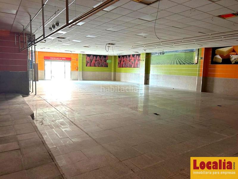 Foto efc52091-e0e0-4bcf-98a8-691cb128b2c6. Alquiler local comercial amplio y atractivo local en laguna del duero en Laguna de Duero