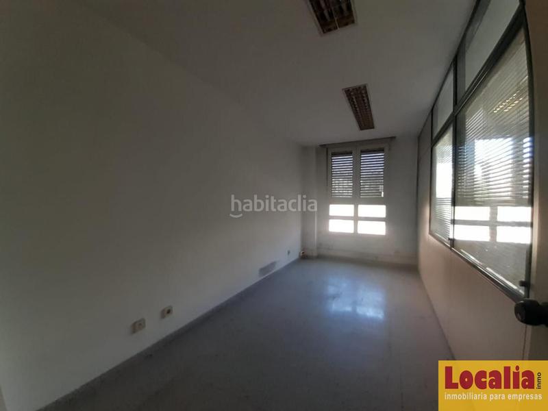 Foto 58b4f372-772c-475e-93f9-b0816d5b53eb. Bureau avec parking dans Plantío - Alcampo Burgos