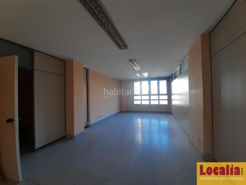 Foto a9de41f1-8fd0-4bd8-96fc-25b1ffe6f289. Bureau avec parking dans Plantío - Alcampo Burgos