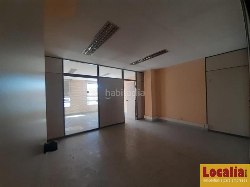 Foto af7e84dc-42e0-49e4-ae63-c8ec7b922d37. Bureau avec parking dans Plantío - Alcampo Burgos