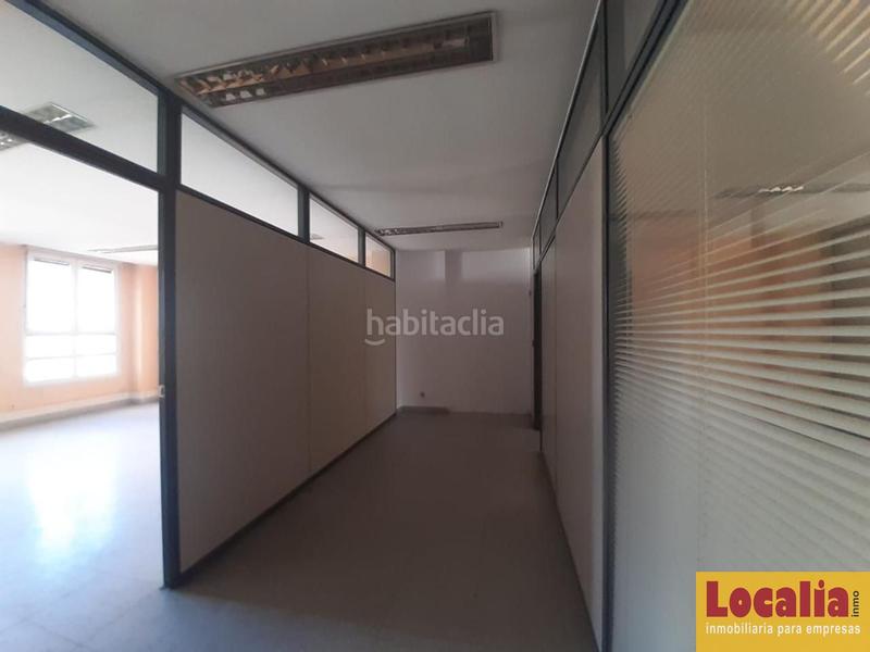 Foto d7e8d92f-6589-48a2-94cd-433aa128721d. Bureau avec parking dans Plantío - Alcampo Burgos