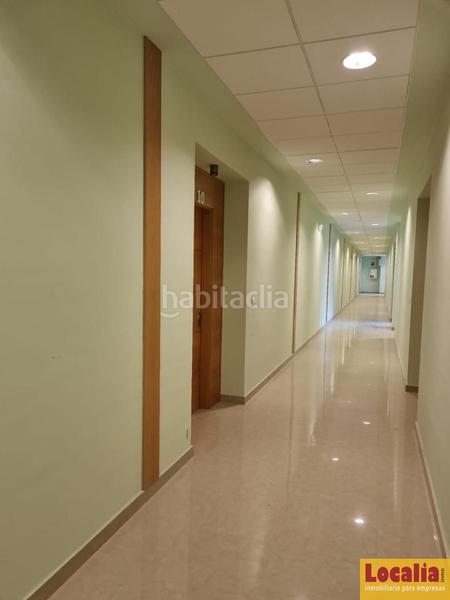 Foto 6a06de45-85f5-489a-9fba-1a9d21c8ae72. Affitto ufficio con parcheggio in Revilla Camargo