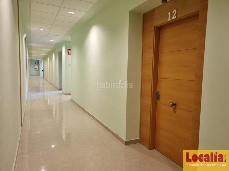 Foto c87aad6d-2ae5-4f95-ac9f-21b287a57765. Miete büro mit parking in Revilla Camargo