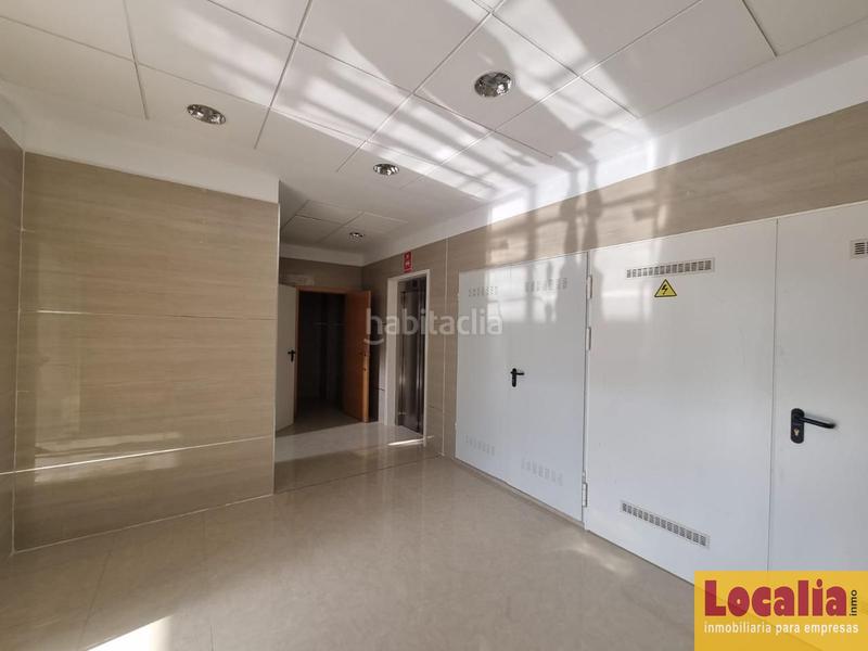 Foto b1ed9955-8867-4eee-a0fc-69fc590a79e2. Rent office space with parking in Revilla Camargo