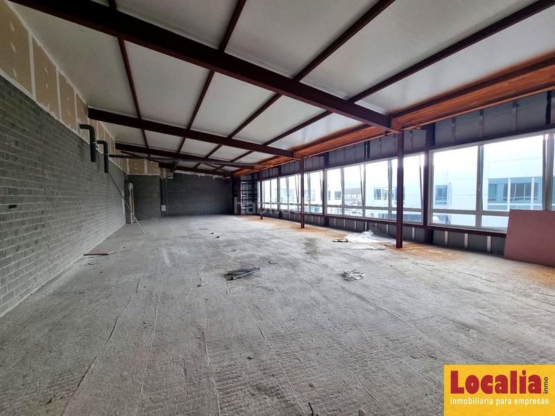 Foto 22e65d56-7516-4266-ac6c-60b97407f35b. Rent office space with parking in Revilla Camargo