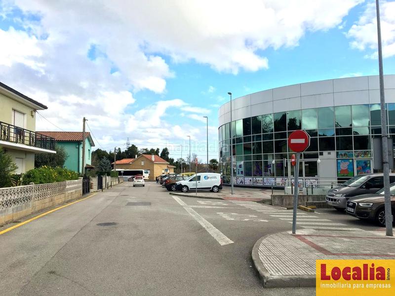 Foto 55156c61-fdcd-4a1d-a1b1-f662a705ca60. Rent office space with parking in Revilla Camargo